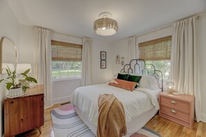 2 bedrooms, desk, iron/ironing board, free WiFi