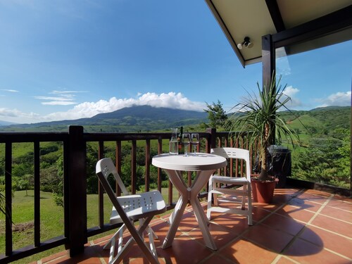 Acogedora casa en la montaña con piscina infinita