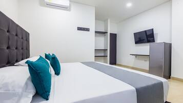 Habitación doble superior | Ropa de cama hipoalergénica y espacio para trabajar con laptop
