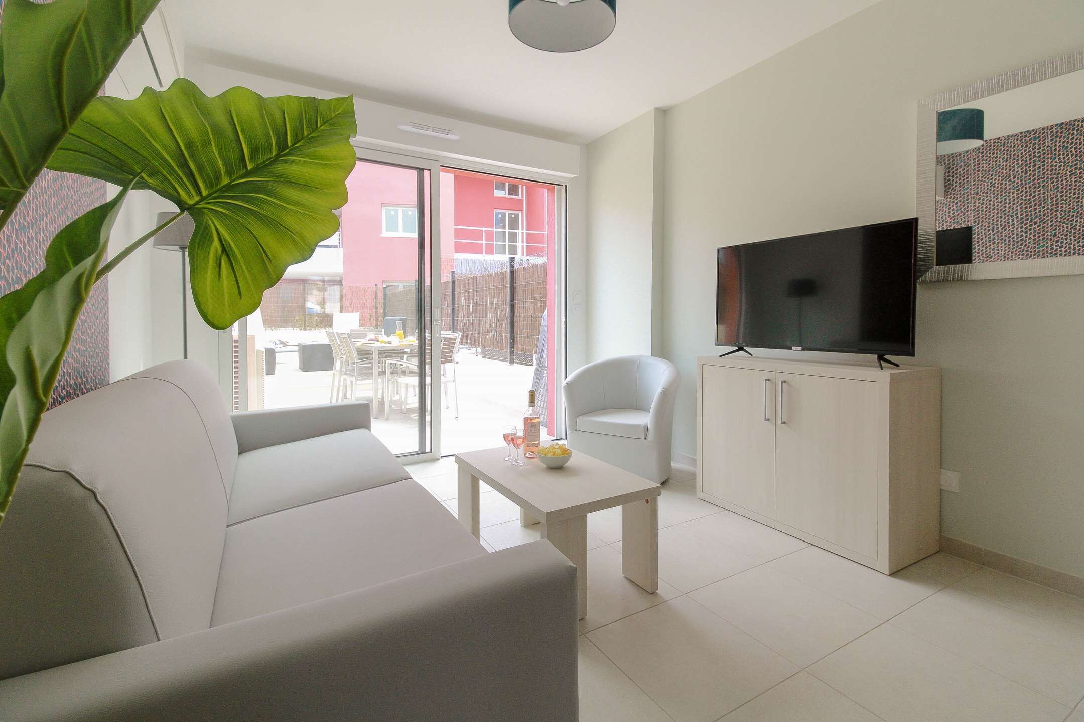 Pleasant duplex apartment with hotel services -