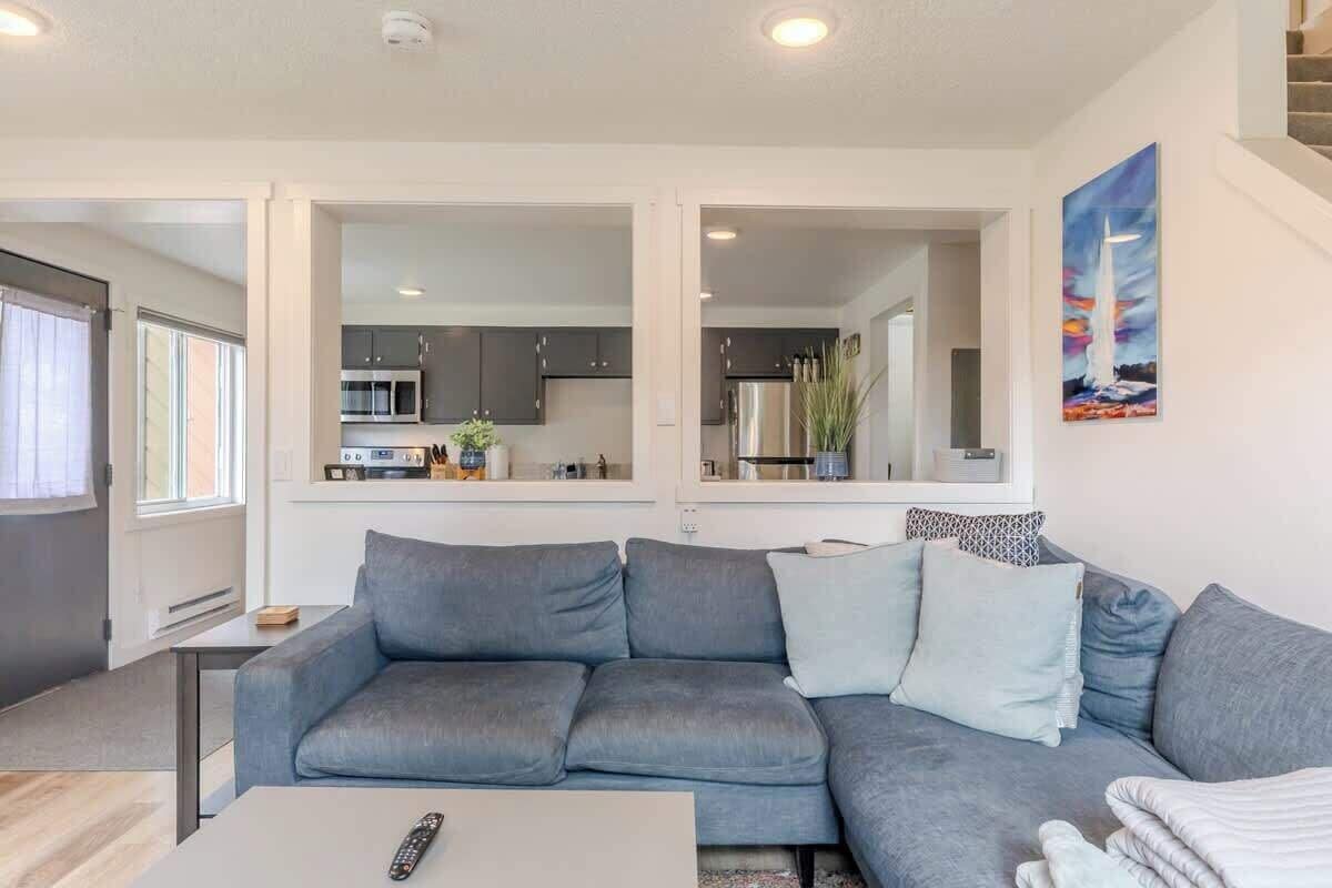 TV, fireplace, books, offices