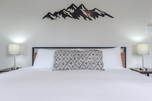 2 bedrooms, travel cot, WiFi, bed sheets