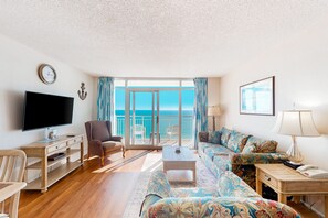 Televisie, een dvd-speler en een filmbibliotheek