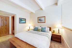 1 bedroom, free Internet, bed sheets