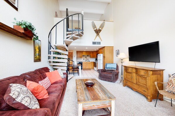 TV, fireplace, stereo