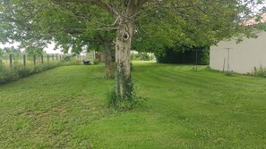 Property grounds - Ruffec charente House peaceful and pleasant setting with park and near ts shops (La Faye)