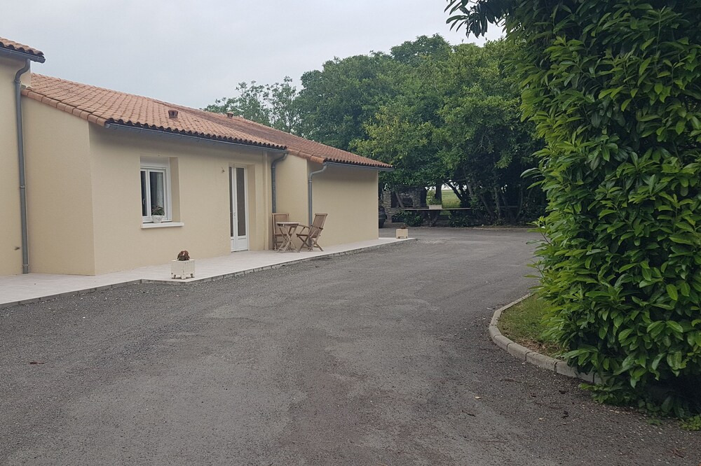 Ruffec charente House peaceful and pleasant setting with park and near all shops