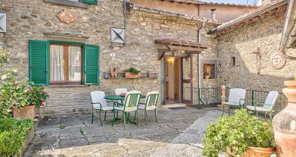 Casa Bacco - private house with a remarkable garden in the centre of Cortona