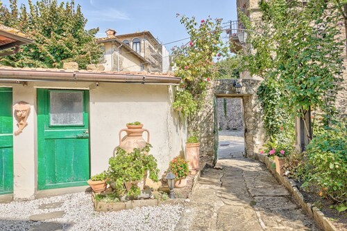 Casa Bacco - private house with a remarkable garden in the centre of Cortona