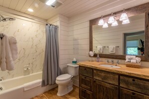 Ensemble douche/baignoire, serviettes fournies