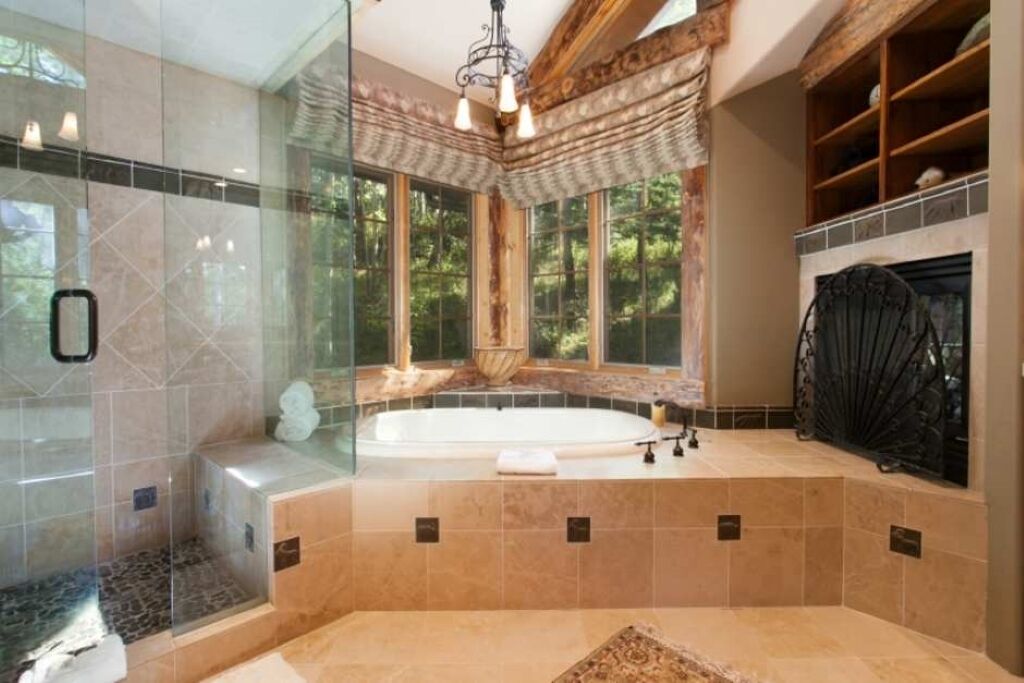 Ensemble douche/baignoire, sèche-cheveux, serviettes fournies, savon