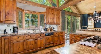 Tall Timbers Lodge - Mountain Chic!!! 7-10 Minute Walk to Ski