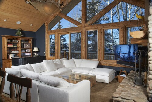 Tall Timbers Lodge - Mountain Chic!!! 7-10 Minute Walk to Ski