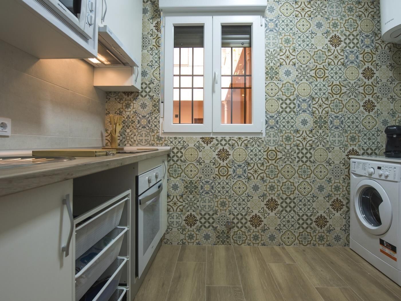 Fridge, microwave, oven, coffee/tea maker