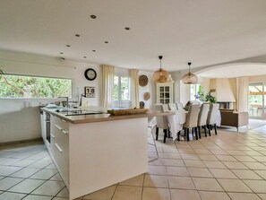 Mikroaaltouuni, astianpesukone