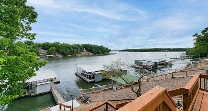 Sunset Retreat - A Classic Family Lakehouse