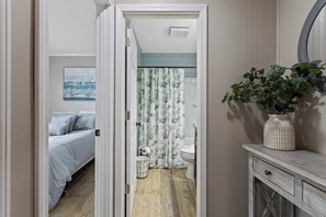 4 bedrooms, WiFi, bed sheets