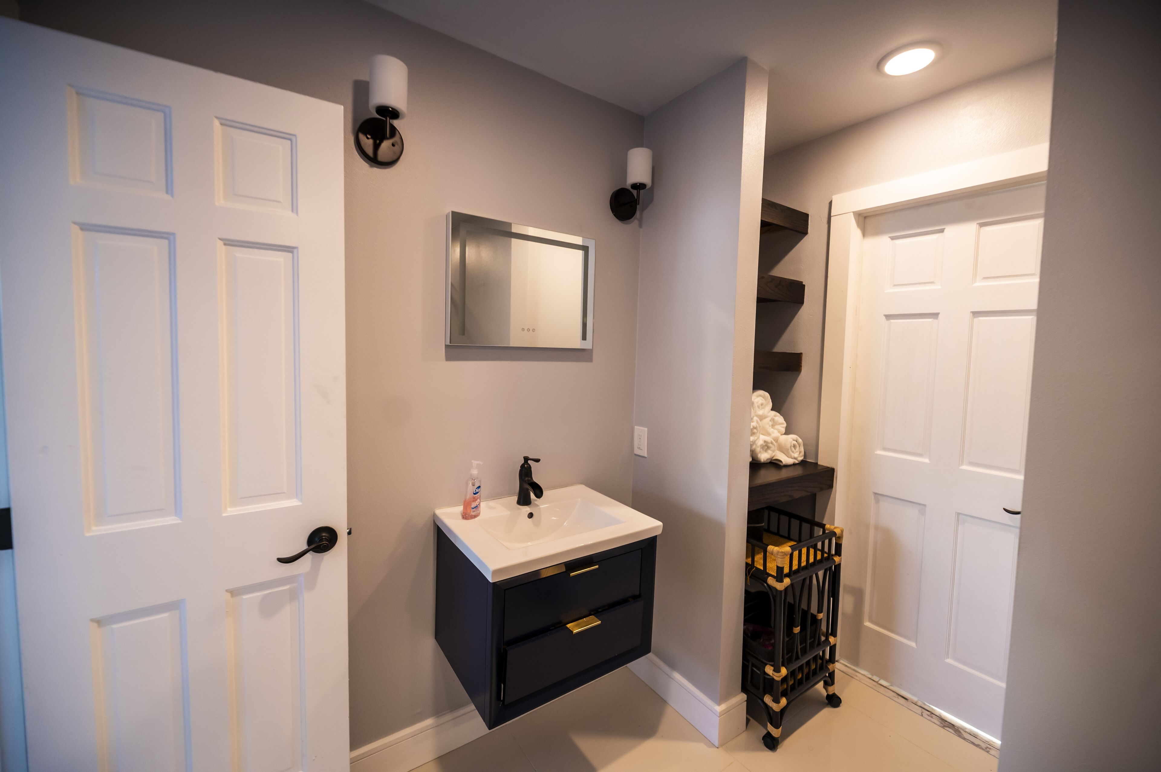 Indian Rocks Private Beach.Toes in the sand beach front cottage.  Yoga beachside