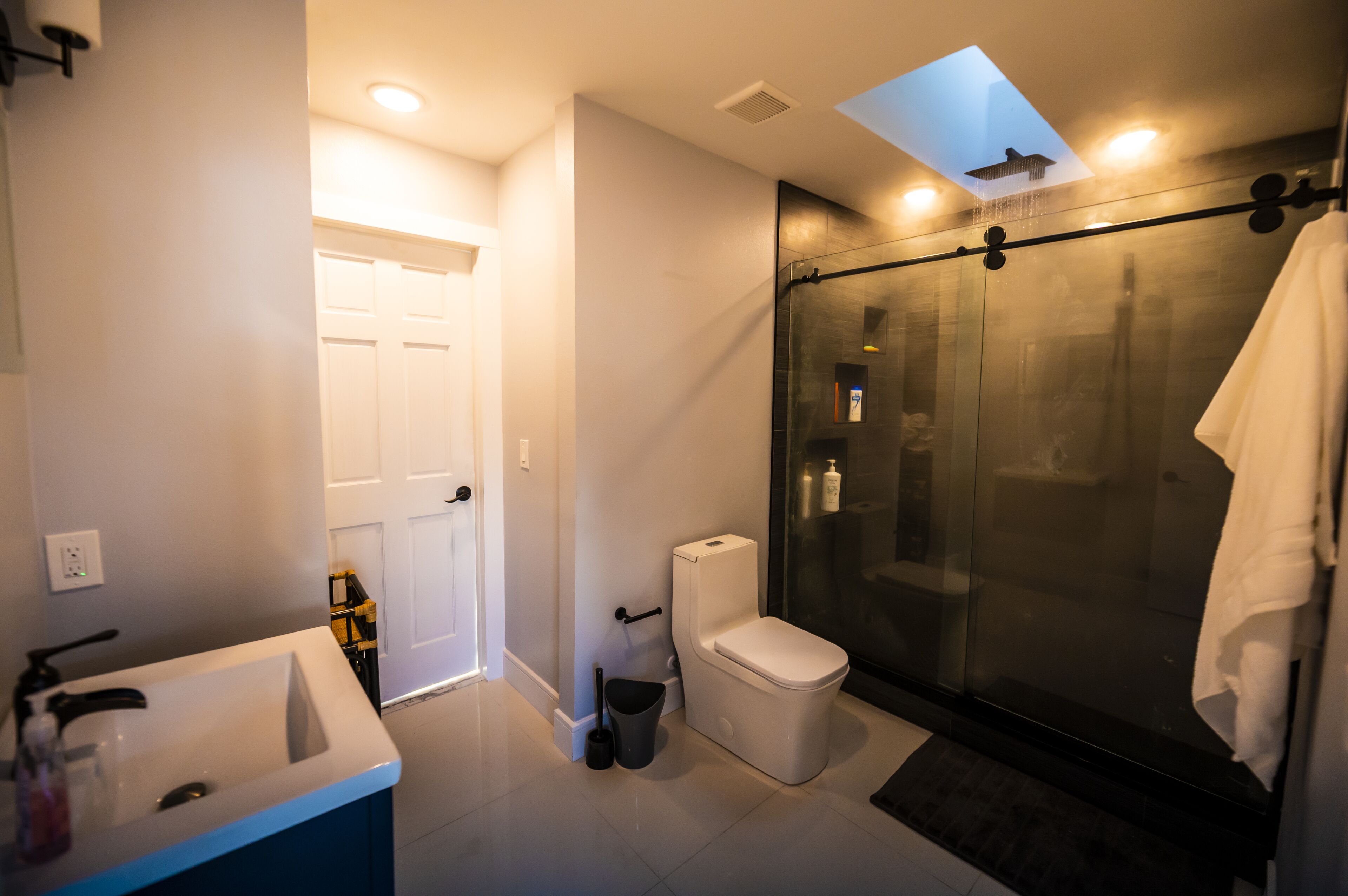 Indian Rocks Private Beach.Toes in the sand beach front cottage.  Yoga beachside