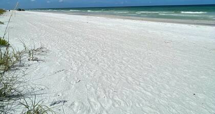 "Beachfront Bliss! 10% Off Week-Long or 15% Off Monthly Stays at Indian Rocks"