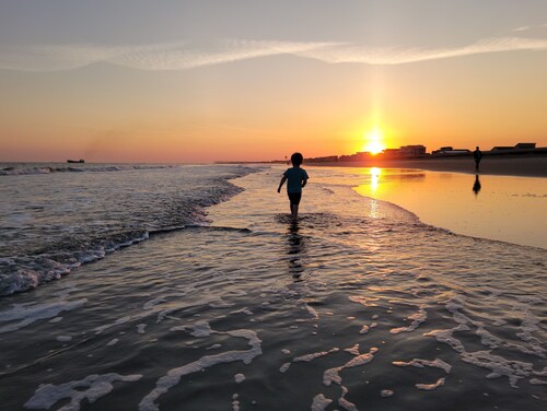 Sea 2 Sea - 4 Bdrm w/ Pool and New Patio - 1 Minute Walk to Beach