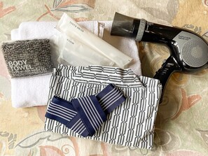 In-room safe, free WiFi, bed sheets - Deigo Hotel (Okinawa)