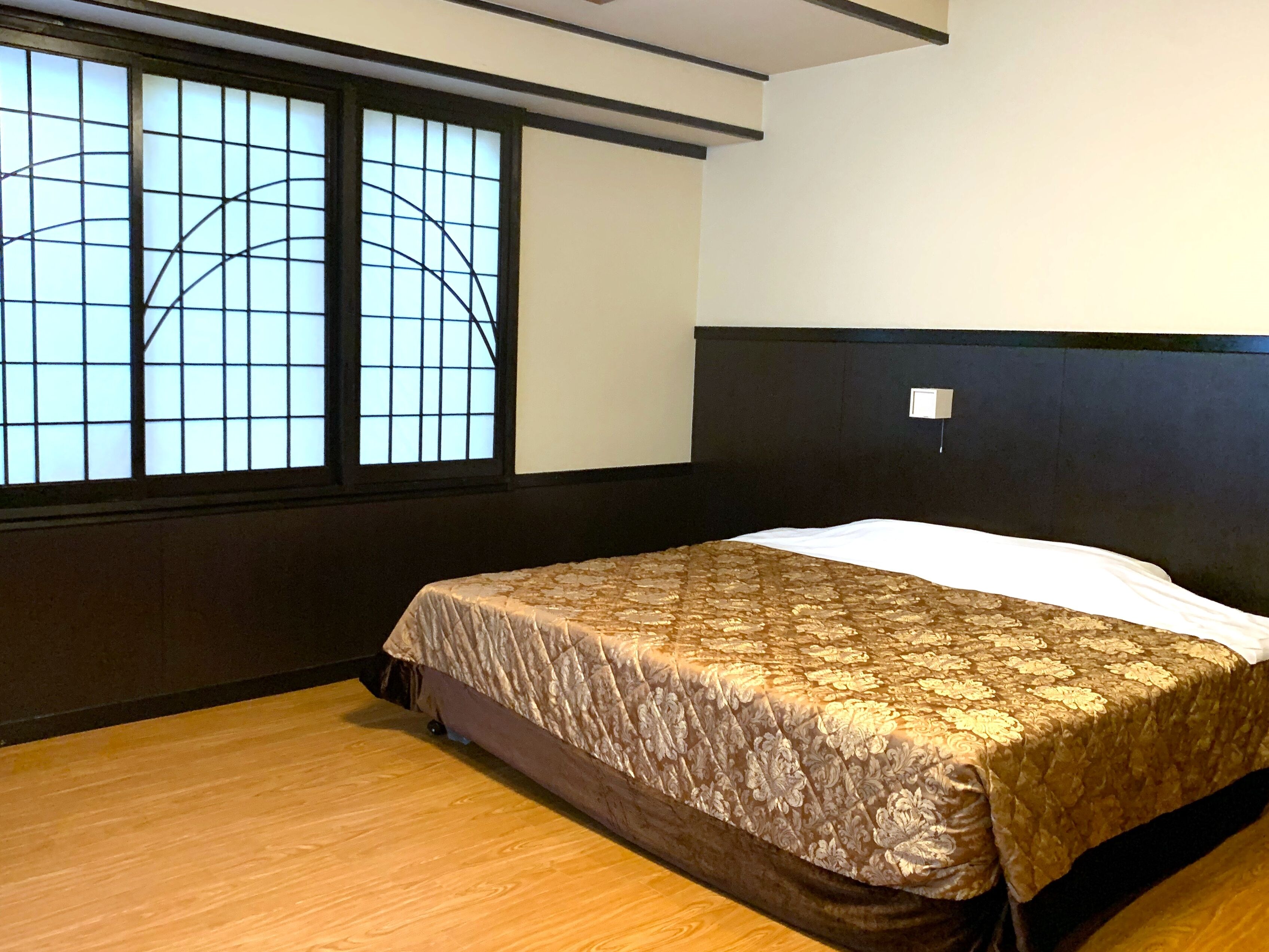 double room, smoking | 1 bedroom, in-room safe, free wifi, bed sheets