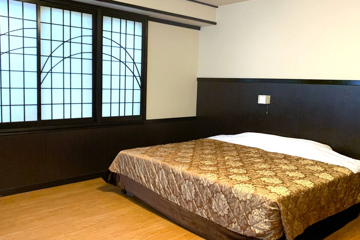 double room, smoking | 1 bedroom, in-room safe, free wifi, bed sheets