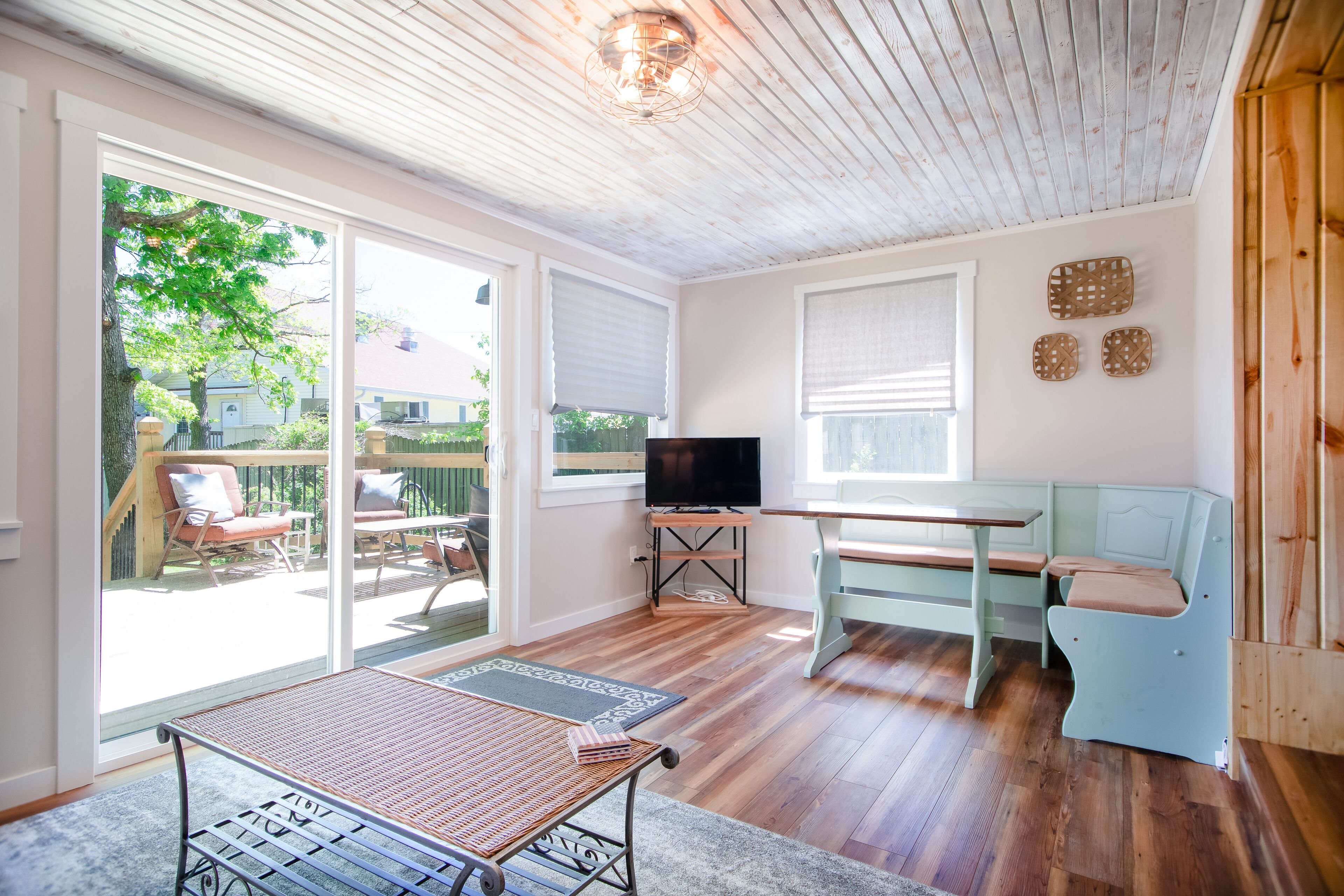 Fall Getaway. Beautiful Fall Colors at the lake. Come and stay today.