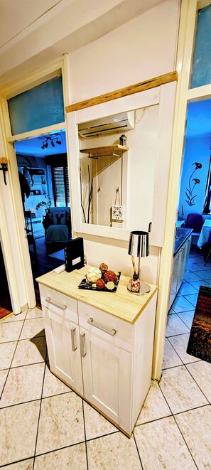 Interior - Apartment Sleeps 2 with Stunning Views (Rijeka)