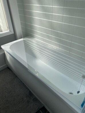 Shower, hair dryer, towels - Contractor Accomodation 3-Bed House in Liverpool (Liverpool)