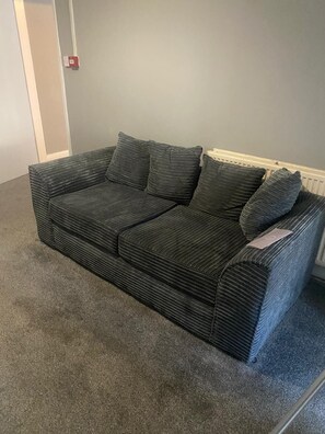 Living area - Contractor Accomodation 3-Bed House in Liverpool (Liverpool)