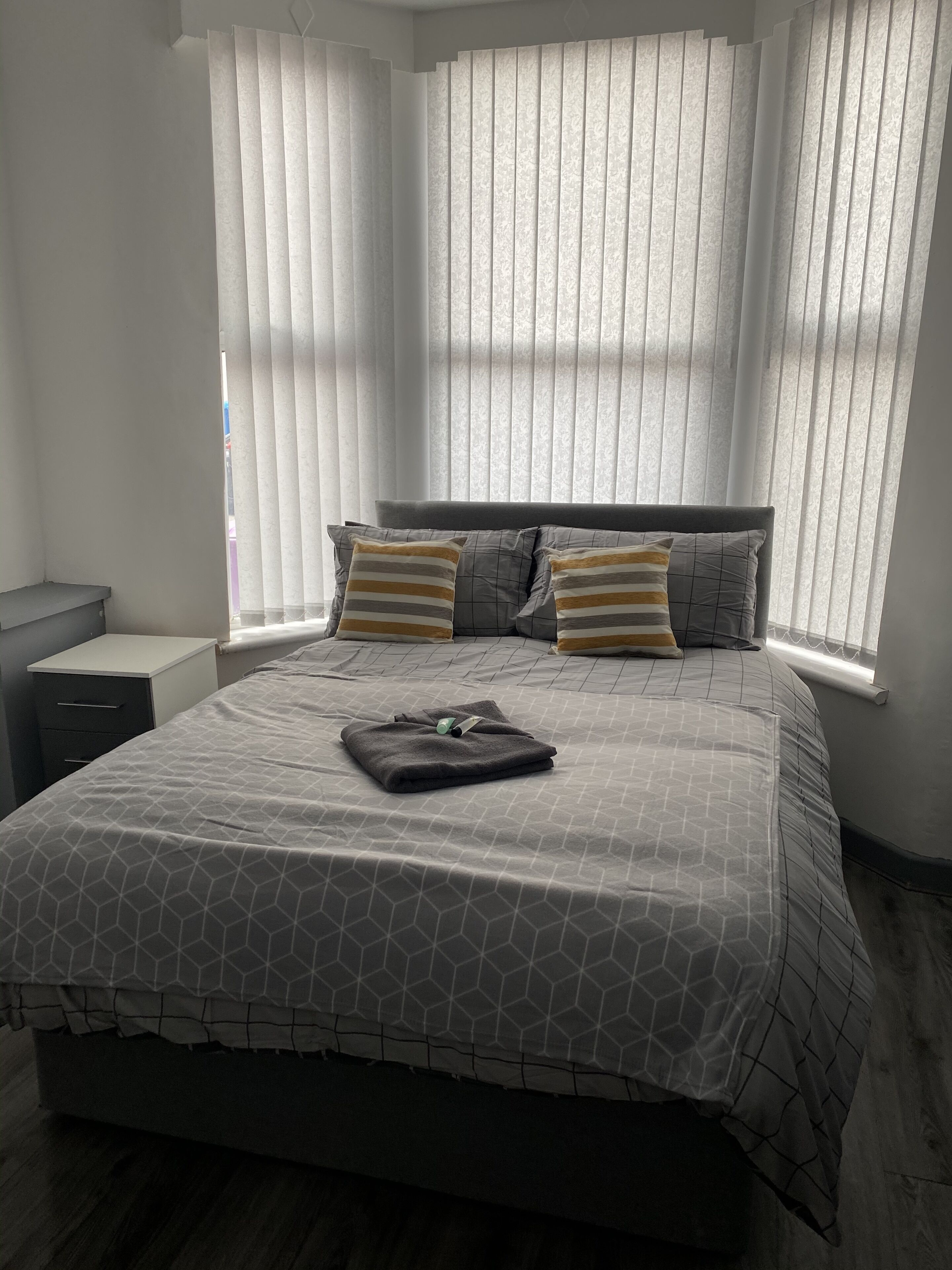 3 slaapkamers, een strijkplank/strijkijzer, wifi, beddengoed