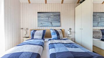 3 bedrooms, iron/ironing board, free WiFi, bed sheets