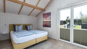 3 bedrooms, iron/ironing board, free WiFi, bed sheets