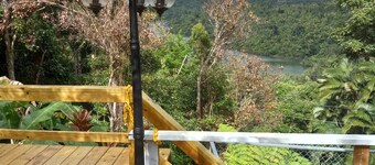 Casa Boni Guest House, Vista única al lago de Carite.
