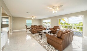Smart TV, printers - New pool & Huge master suite! Open water views , 2 stories of wrap around decks (Summerland Key)