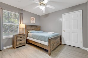 3 habitaciones, tabla de planchar con plancha y wifi gratis 