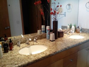 Shower - Unique view to the ocean w/private terrace (acapulco)