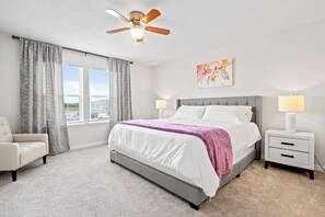 5 habitaciones, escritorio y tabla de planchar con plancha 