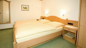 Room - Zwei-raum-ferienwohnung 48qm, Dusche/wc, Extra-schlafzimmer, Küche, Balkon (Reit im Winkl)
