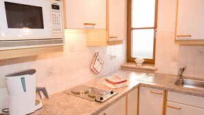 Private kitchen - Zwei-raum-ferienwohnung 48qm, Dusche/wc, Extra-schlafzimmer, Küche, Balkon (Reit im Winkl)