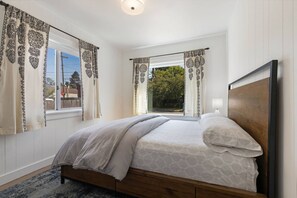 2 bedrooms, iron/ironing board, WiFi
