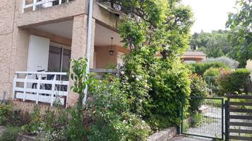 Enceinte de lâhĂ©bergement