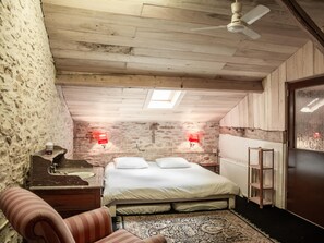 3 bedrooms, Internet - Authentic country house with new private pool (Puy l'Eveque)