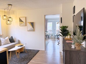 Smart TV, fireplace