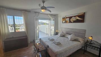 3 slaapkamers, een strijkplank/strijkijzer, internet, rolstoeltoegang