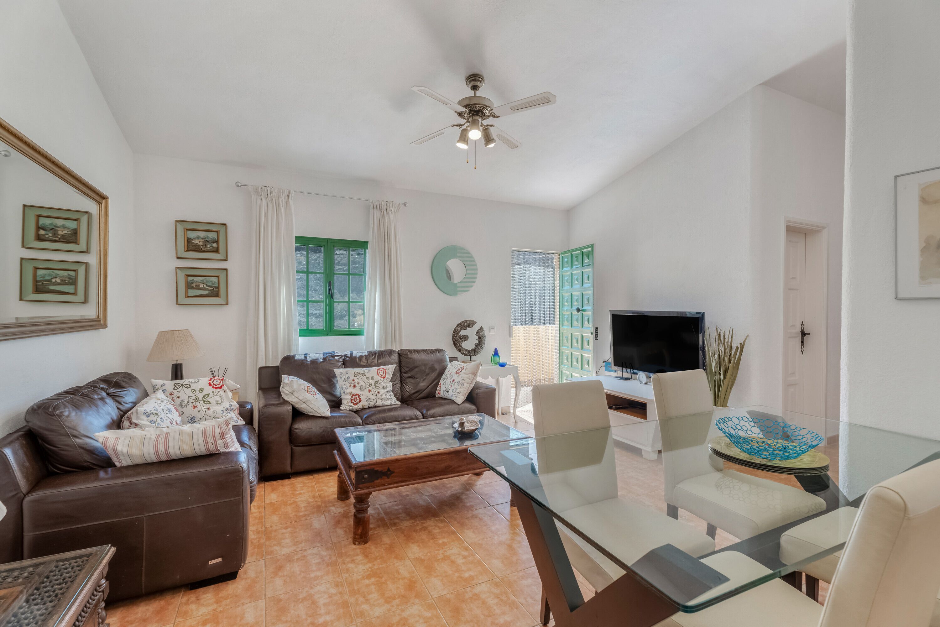 電視、DVD 播放機、音響