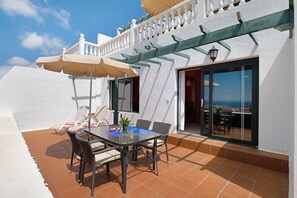Outdoor dining - Vacation Apartment “La Vega de Lanzarote 3” with Sea View, Pool & Wi-Fi (Tias)