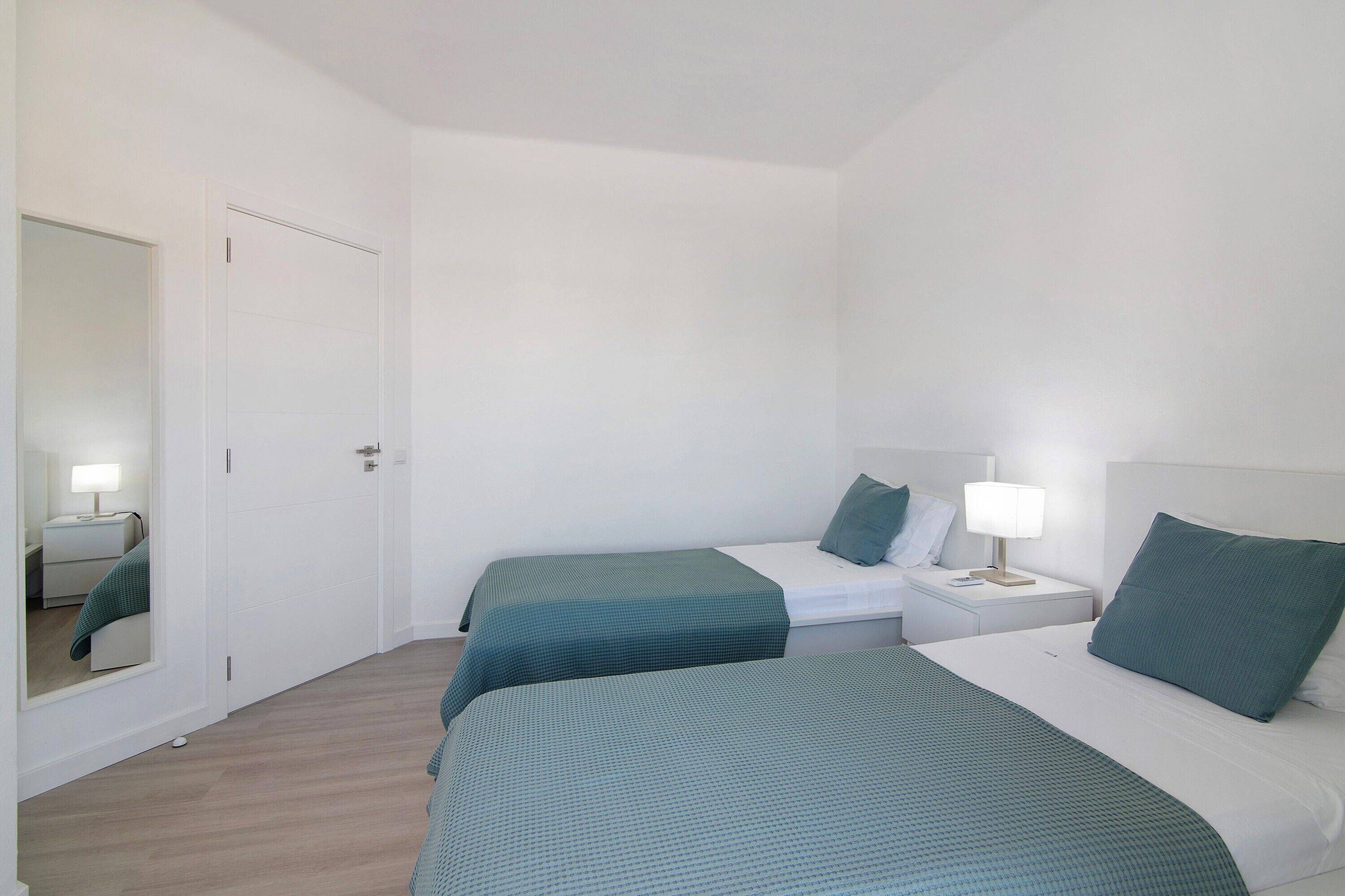 2 habitaciones, tabla de planchar con plancha y wifi gratis 